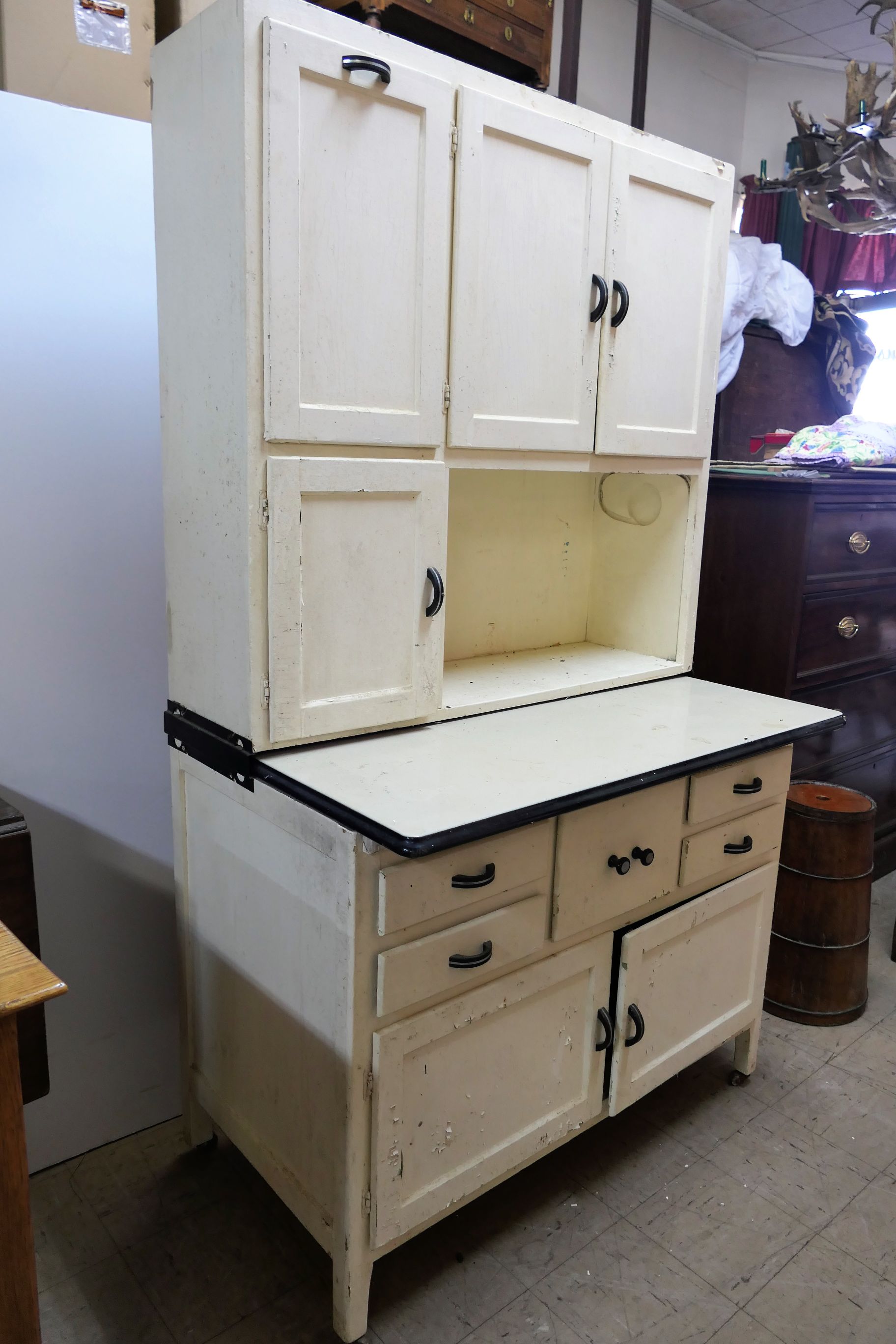 Kitchen Cabinet With Enamel