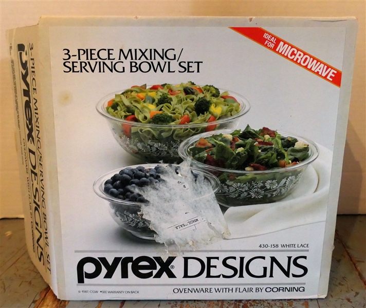 New in Box Pyrex Designs 3 Piece Mixing Bowl Set - 1 Quart, 1 1/2 Quart, and 2 Quart 