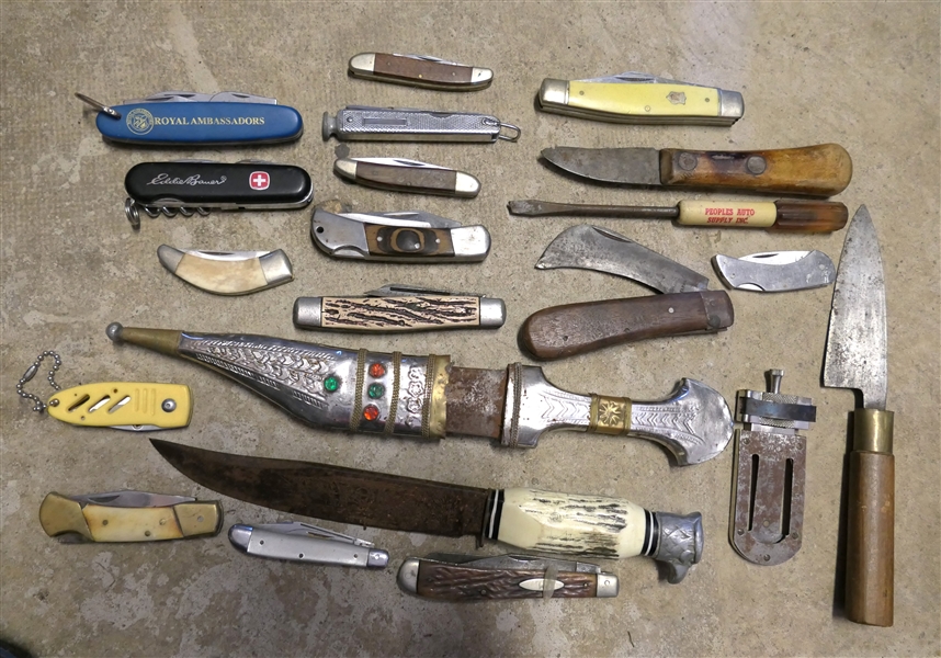 Collection of Knives including Sabre, Made in Japan, Tenors Brevette - Made in France, Frost, Eddie Bauer, Colonial, Hawkbill, Case XX 056L SS, Sharp 275, Comoys England, Rough Rider, and 2 Daggers