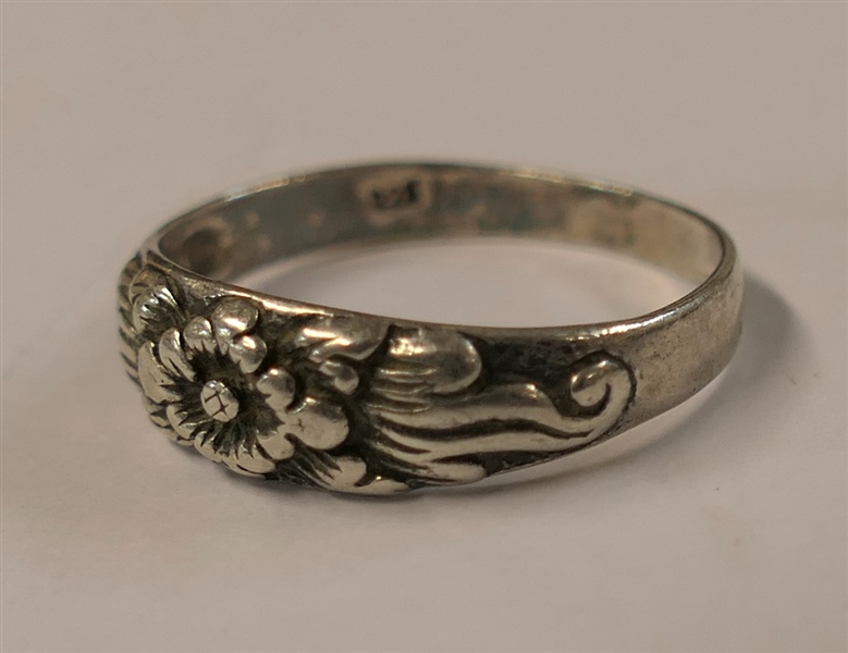 Dainty Sterling Silver Ring with Flower in Center - Ring Size 5 