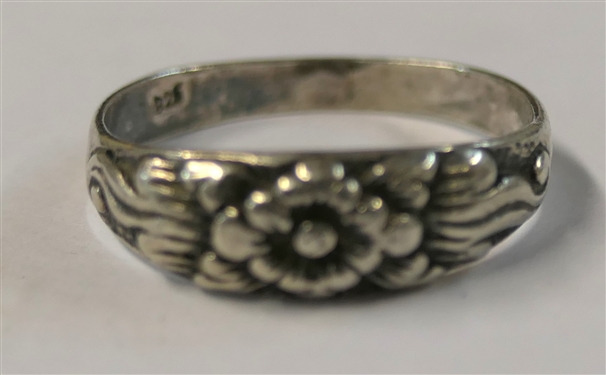 Dainty Sterling Silver Ring with Flower in Center - Ring Size 5 