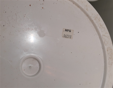 4 Buckets of Emergency Food - 2 Morningdales Old Mill Inn 200 Servings Manufactured in 2010, Emergency Food Supply - 275 Servings, and Emergency Food Supply - 100 Servings -  Both Manufactured in...