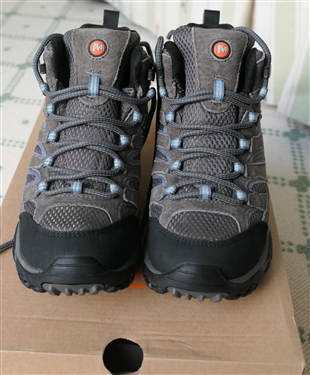New Merrell Moab 2 Mid WP Women's Hiking Boots - Size 6.5 - Granite Color - In Original Box with Pair of New Smart Wool Hiking Socks - Purchased in 2022 