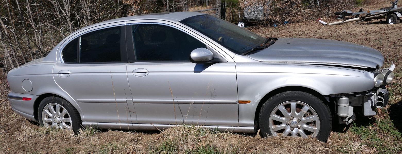 2003 Jaguar Sedan - Front End Damage 