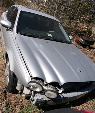 2003 Jaguar Sedan - Front End Damage 