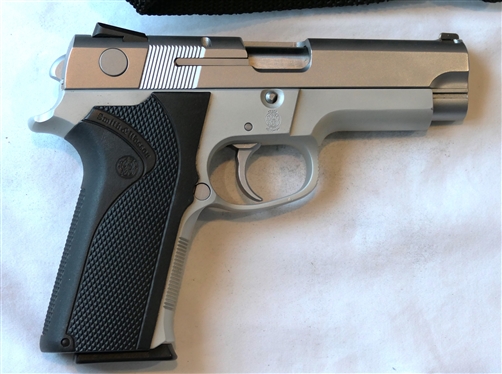 Smith & Wesson Model 4043 .40 S & W TZS Pistol - 