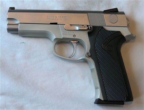 Smith & Wesson Model 4043 .40 S & W TZS Pistol - 