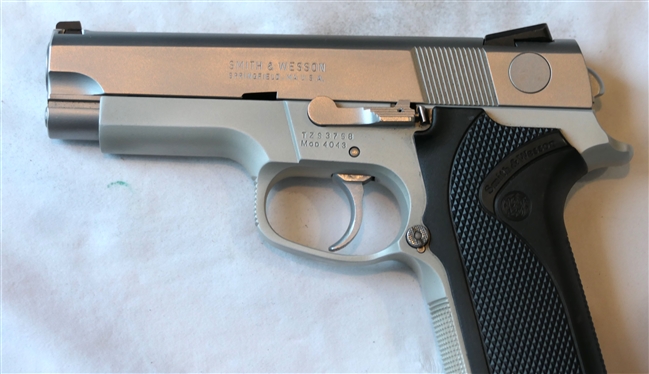 Smith & Wesson Model 4043 .40 S & W TZS Pistol - 