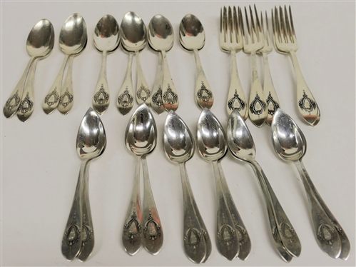 30 Pieces of Lunt  Mount Vernon Sterling Silver Flatware - 12 Teaspoons, 6 Dinner Forks, 12 Grapefruit Spoons - Monogrammed M - 779.2 Grams (25.05 troy ounces) Total Weight  