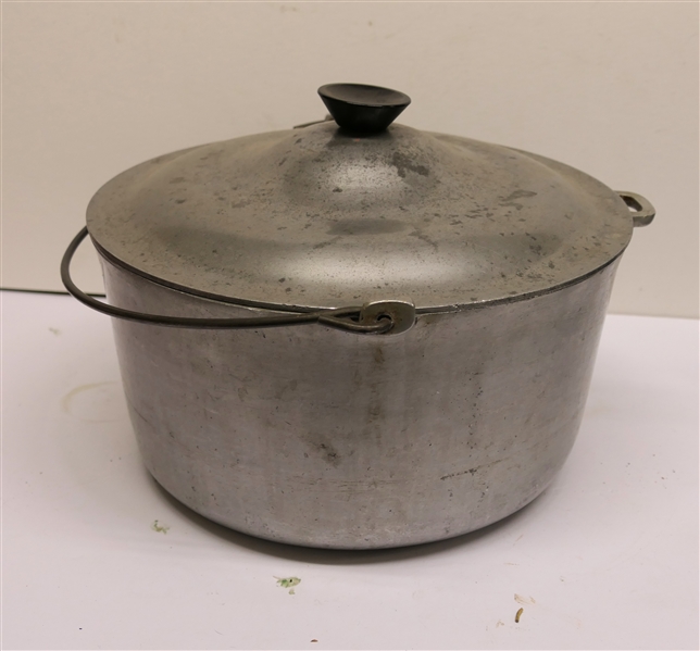 Vintage Club Aluminum 12" Pot with Lid 