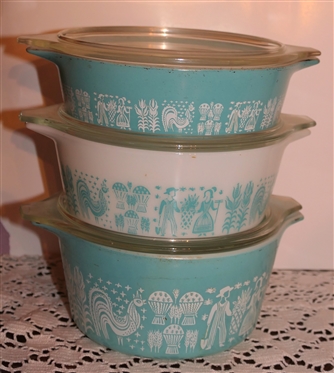 3 Pyrex Butterprint Casserole Dishes with Lids - 1 Pint Turquoise, 1 1/2 Pint White, and 1 Quart Turquoise 