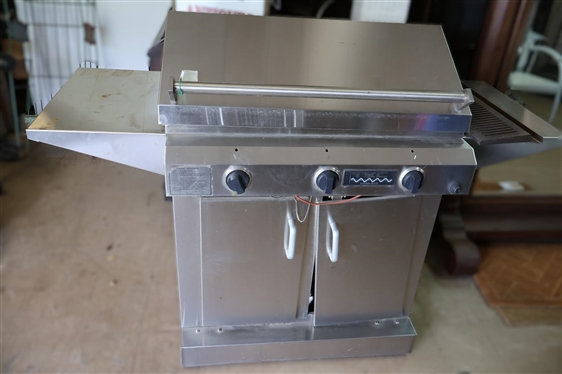 TEC Infra - Red Pro Grade Gas Grill - 3 Burner - With Conversion Hoses - Needs Door Hinge Attached 