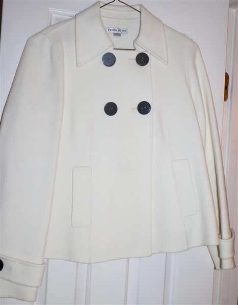 Pendleton Double Breasted Classic Pea Coat  Jacket with Bold Black Buttons - 100% Merino Wool - Size Medium 