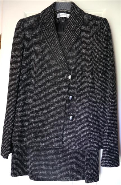 Tahari Black and White Tweed Ladies Skirt Suit - Jacket Size 6 Skirt Size 6 