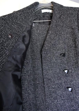 Tahari Black and White Tweed Ladies Skirt Suit - Jacket Size 6 Skirt Size 6 