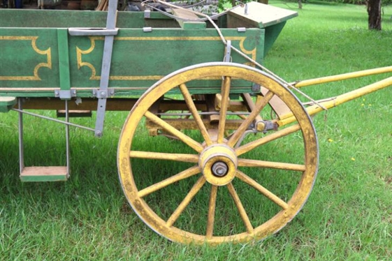 Exceptionally Nice Horse Drawn Buck Wagon Buckboard' One Horse Wagon - Wood Spoke Wheels - Painted Green and Yellow - Working Brakes, Spring Buggy Seat - Shed Kept - 9ft 8 Long