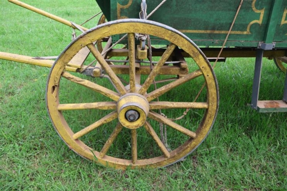 Exceptionally Nice Horse Drawn Buck Wagon Buckboard' One Horse Wagon - Wood Spoke Wheels - Painted Green and Yellow - Working Brakes, Spring Buggy Seat - Shed Kept - 9ft 8 Long