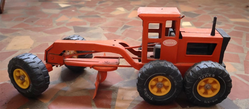 Tonka Pressed Steel Motor Grader Toy - MR-970 