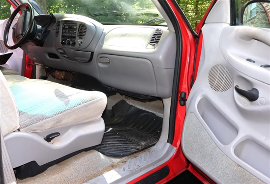 1998 Ford F-150 SLT - V-8 Triton 136,854 Miles - With Bed Cover - Clean Interior - Scratches on Passenger Side - See Photos - VIN 1FTZF1767WNB47174