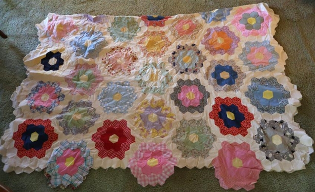 Hand Pieced Dresden Plate Quilt Top - Hand Stitched - 84 by 61 