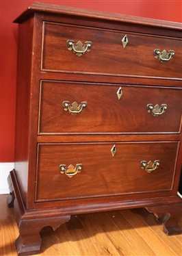 Craftique Mahogany 3 Drawer Bedside Chest - 3 Dovetailed Drawers - Bracket Feet - Chest is 27 1/4 Tall 21 1/2 By 14 1/2
