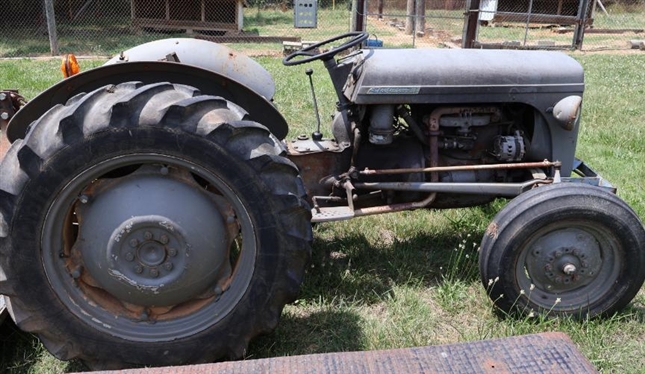 Saturday October 10th 9:00am - LIVE ONSITE Auction - Edwards Brothers Race Shop - Middleburg, NC - Pictures and Listing Represent a Small Portion of Items Being Sold - Absentee Bids Accepted 
