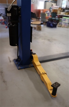 2 Post Hydraulic Car  / Vehicle Lift - 3 Hp. 1 Phase Motor 