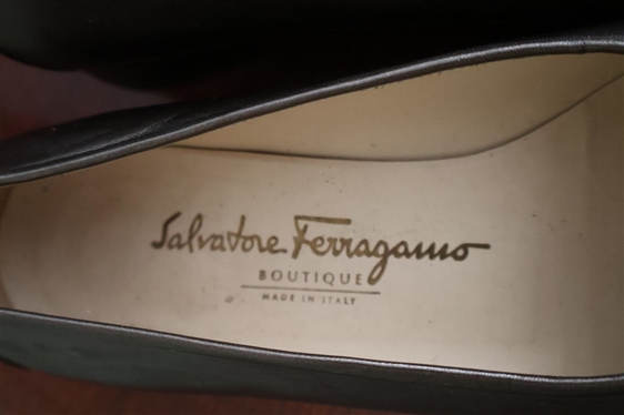 Salvatore Ferragamo Boutique - Made in Italy - Brown Metallic Block Heel Loafers - Size 8 1/2 B