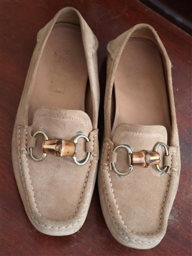 Gucci Tan Suede Horse Bit Driving Moccasins - Bamboo Accented Horse Bit - Size 38 1/2