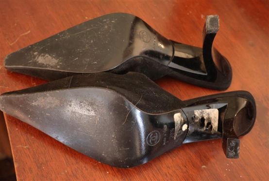 Vintage Chanel Mules - Black Suede - Made in Italy - Size 38 1/2 - Heel Tips Need Replacing 