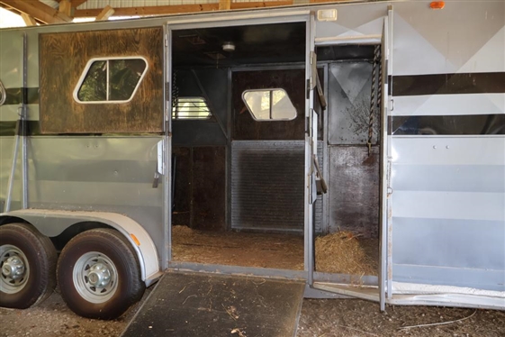 1979 Gore 4 Horse Head to Head Horse Trailer - Gooseneck with Tack and Changing Area, Custom Drop Down Back Tailgate Table - Ramps on Each Side - One Walk Through Door - ONE OWNER - Kept Under...