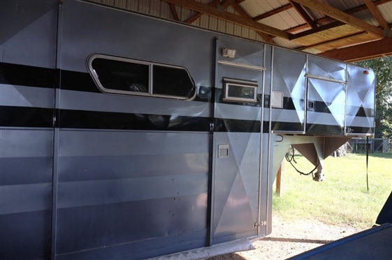 1979 Gore 4 Horse Head to Head Horse Trailer - Gooseneck with Tack and Changing Area, Custom Drop Down Back Tailgate Table - Ramps on Each Side - One Walk Through Door - ONE OWNER - Kept Under...