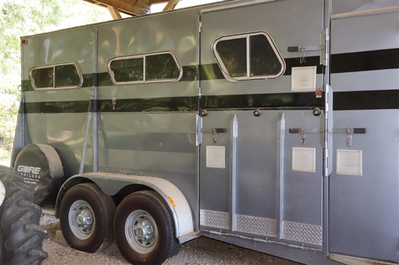 1979 Gore 4 Horse Head to Head Horse Trailer - Gooseneck with Tack and Changing Area, Custom Drop Down Back Tailgate Table - Ramps on Each Side - One Walk Through Door - ONE OWNER - Kept Under...