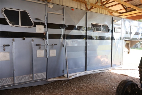 1979 Gore 4 Horse Head to Head Horse Trailer - Gooseneck with Tack and Changing Area, Custom Drop Down Back Tailgate Table - Ramps on Each Side - One Walk Through Door - ONE OWNER - Kept Under...