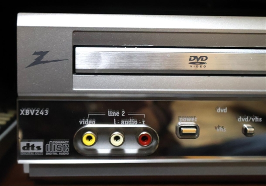 Zenith XBV243 DVD / VHS Player and Recorder with Remote