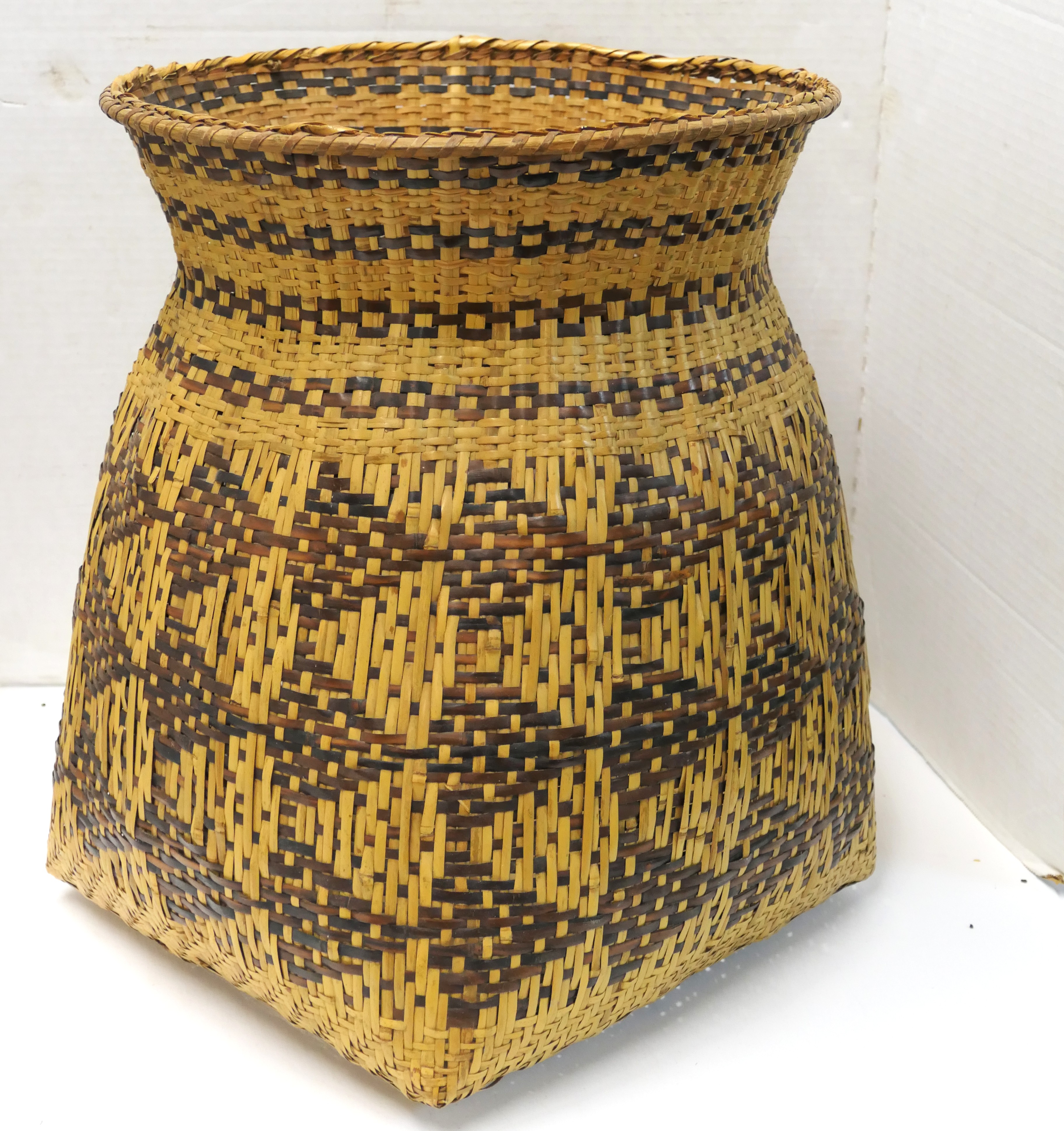 Sunday March 30th 1:00pm Online Only Auction Antiques, Baskets, Art, Quimper, NC Pottery, Sterling 